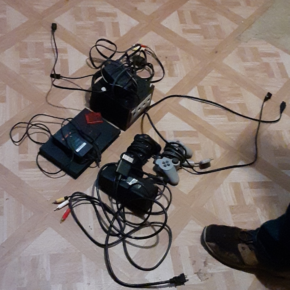 Ps2 , game cube, 360 power box and dvd player
